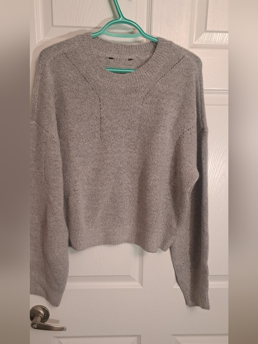 Women’s Light Gray Cropped Crewneck Sweater
